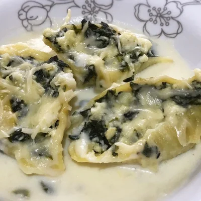 Recipe of Spinach Conchiglione in White Sauce on the DeliRec recipe website