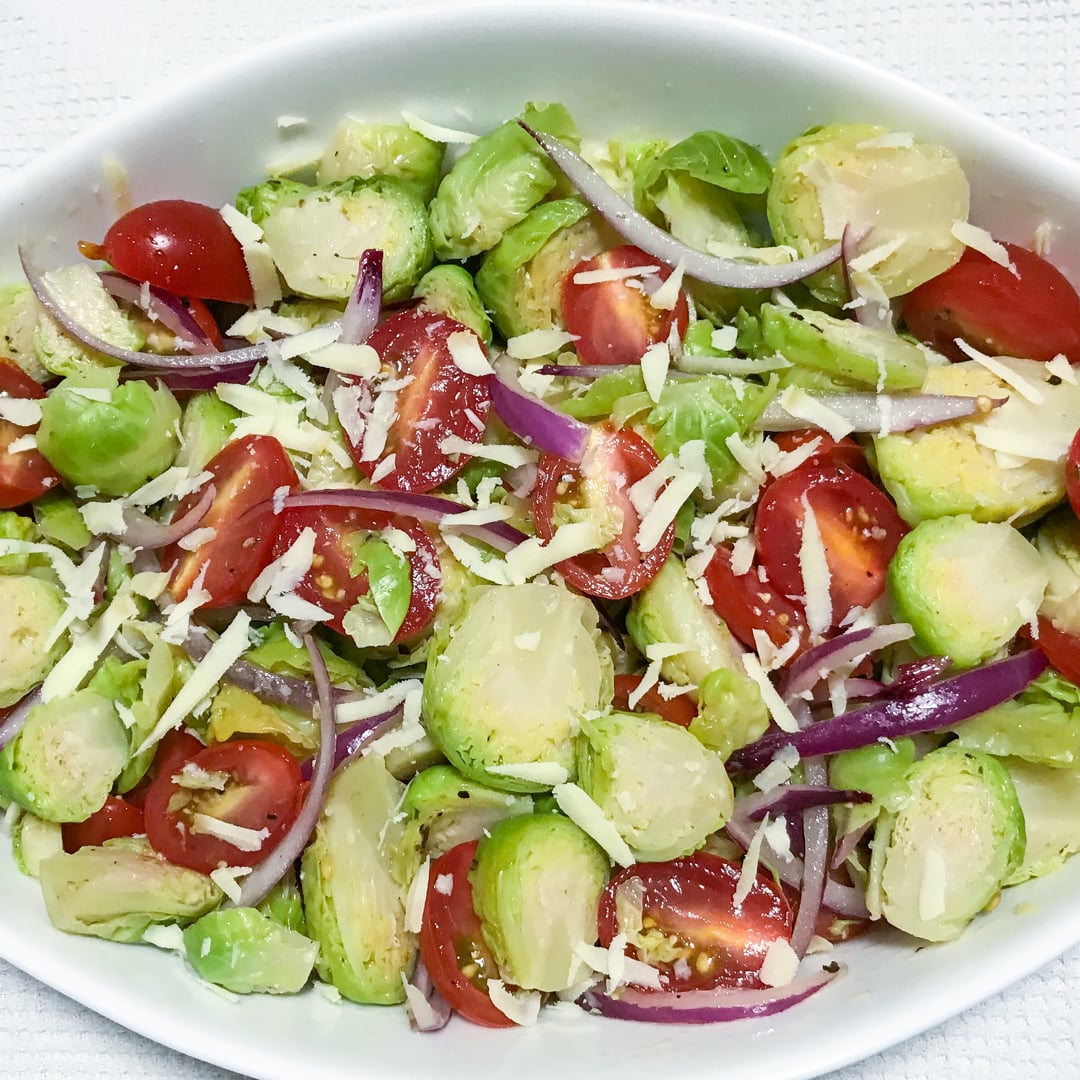 Photo of the Brussels Sprout Salad with Grape Tomatoes and Parmesan Cheese – recipe of Brussels Sprout Salad with Grape Tomatoes and Parmesan Cheese on DeliRec