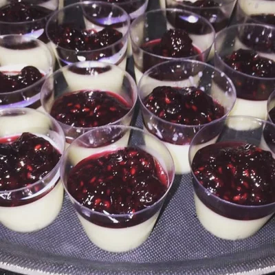 Recipe of Panacotta with red fruit syrup on the DeliRec recipe website