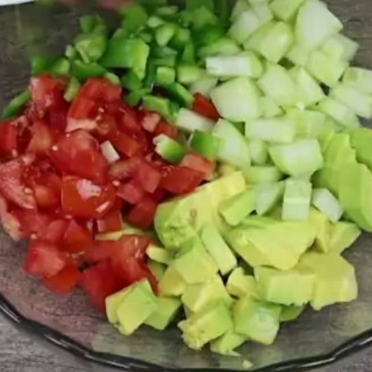 Foto aus dem Fit Salat mit Avocado - Fit Salat mit Avocado Rezept auf DeliRec