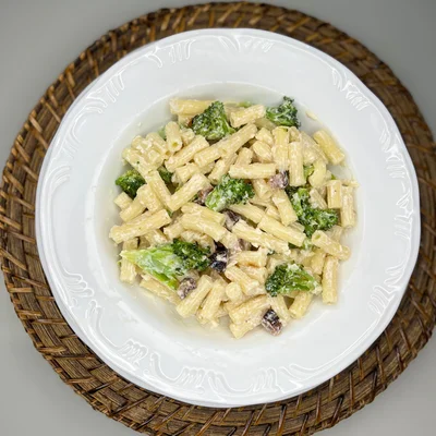 Recipe of MACARONI WITH BROCCOLI AND BACON on the DeliRec recipe website