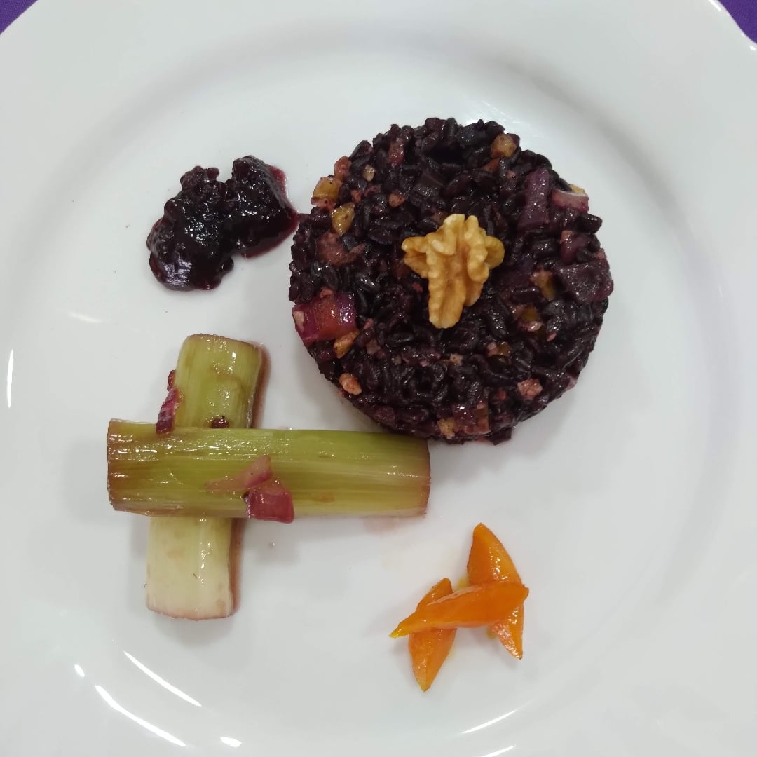 Photo of the Black rice with walnuts and sweet and sour leek and blackberry. – recipe of Black rice with walnuts and sweet and sour leek and blackberry. on DeliRec
