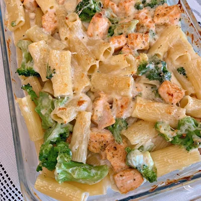 Recipe of Rigatoni with Salmon, Broccoli and Béchamel on the DeliRec recipe website