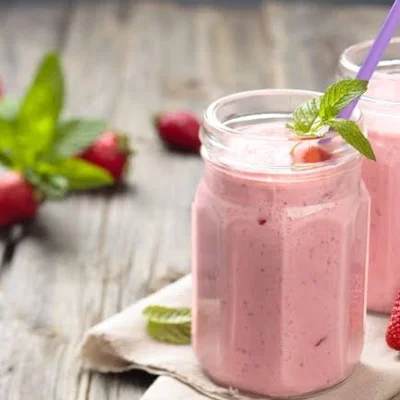 Recipe of Strawberry milk shake. on the DeliRec recipe website