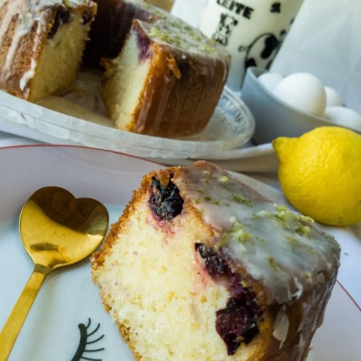 Photo of the LEMON CAKE WITH BLUEBERRIES – recipe of LEMON CAKE WITH BLUEBERRIES on DeliRec