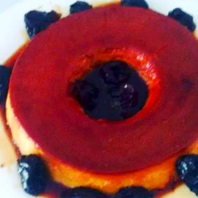 Recipe of Milk pudding with vanilla and plum syrup on the DeliRec recipe website