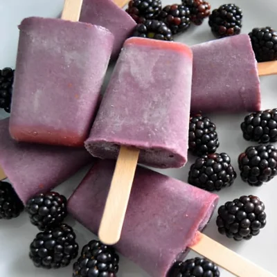 Recipe of blackberry popsicle on the DeliRec recipe website