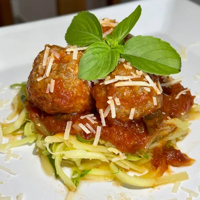Recipe of Zucchini Pasta with Meatballs on the DeliRec recipe website