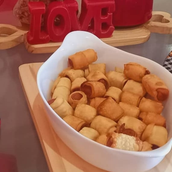 Foto da Enroladinhos de salsicha com massa de pastel  - receita de Enroladinhos de salsicha com massa de pastel  no DeliRec