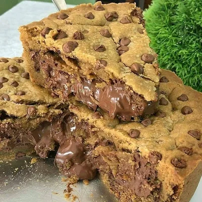 Receita de Torta Cookie recheada com Nutella no site de receitas DeliRec