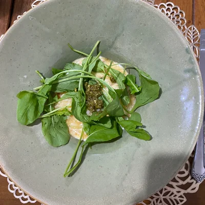 Recipe of Caprese risotto topped with arugula on the DeliRec recipe website