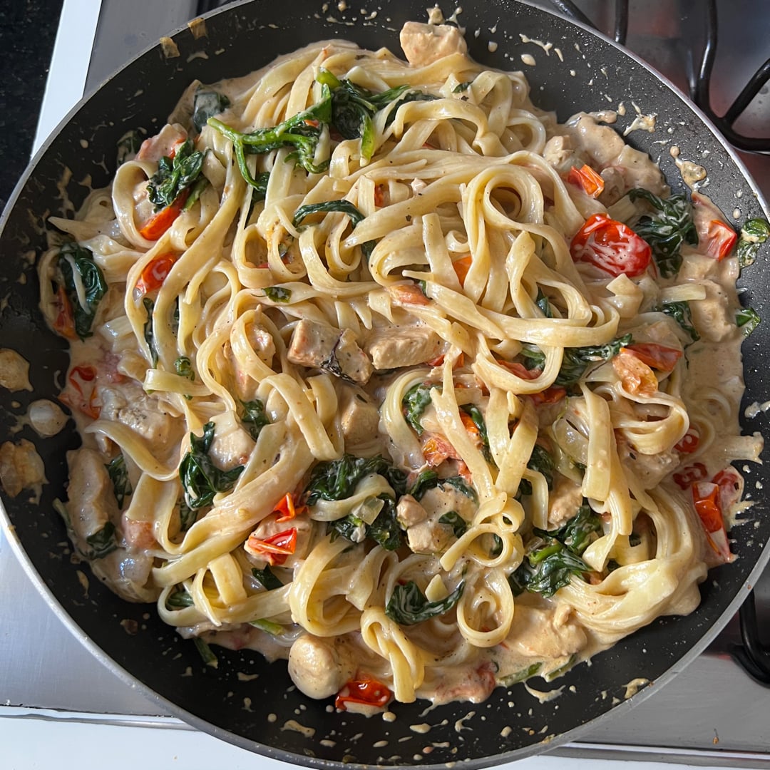Photo of the Fettuccine with Spinach Chicken Sauce – recipe of Fettuccine with Spinach Chicken Sauce on DeliRec