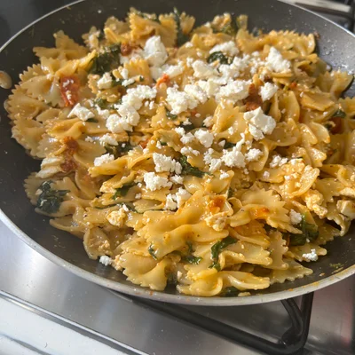 Recipe of Farfalle with spinach, tomato and ricotta sauce on the DeliRec recipe website