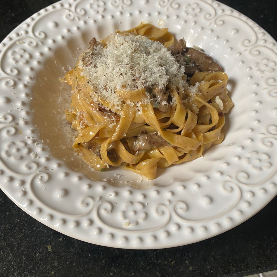 Photo of the Fettuccine with cream sauce, fillet and shitake – recipe of Fettuccine with cream sauce, fillet and shitake on DeliRec