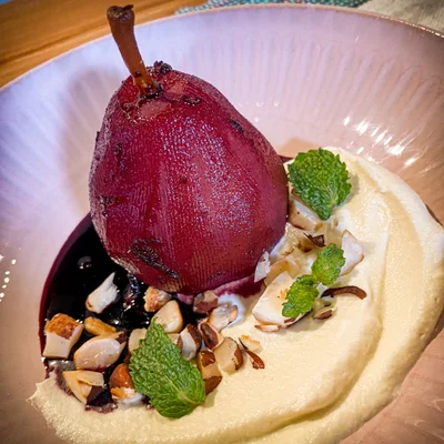 Recipe of PEAR IN WINE WITH WHITE CHOCOLATE WHIPPED on the DeliRec recipe website
