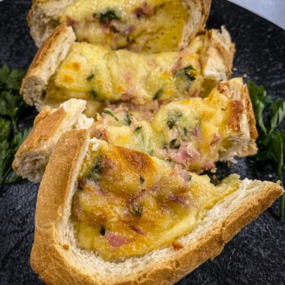 Recipe of quiche on bread on the DeliRec recipe website