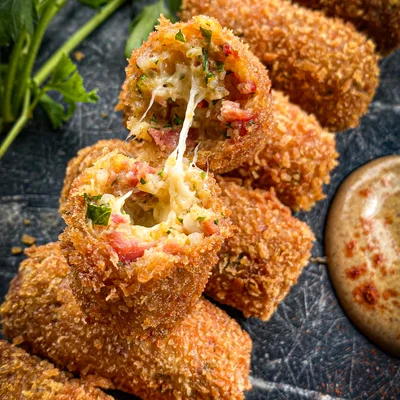 Recipe of Rice ball with pepperoni and cheese on the DeliRec recipe website