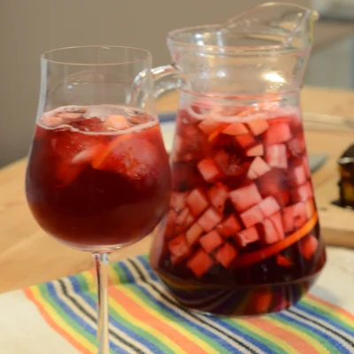 Receita de Drink sem álcool de hibisco e frutas no site de receitas DeliRec