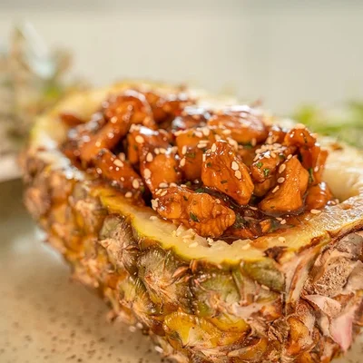 Recipe of chicken in pineapple on the DeliRec recipe website