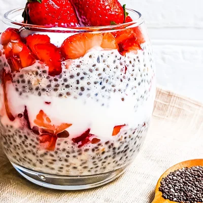 Recipe of Overnight oats with chia and strawberry on the DeliRec recipe website