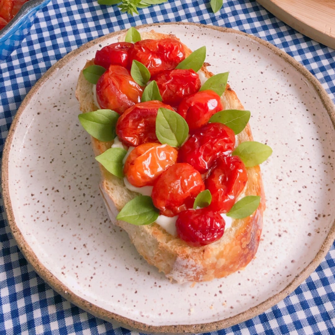 Photo of the Tomato confit bruschetta with cream cheese – recipe of Tomato confit bruschetta with cream cheese on DeliRec