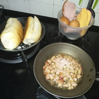 Receta de Sándwich o Tortilla de Lomo con Huevos y Queso en el sitio web de recetas de DeliRec
