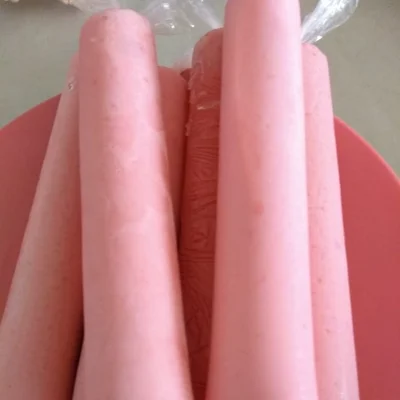 Recipe of strawberry ice cream on the DeliRec recipe website