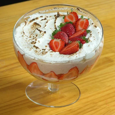 Recipe of Strawberry Cup with White Chocolate on the DeliRec recipe website