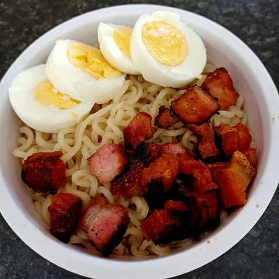 Recipe of Ramen with bacon and eggs on the DeliRec recipe website