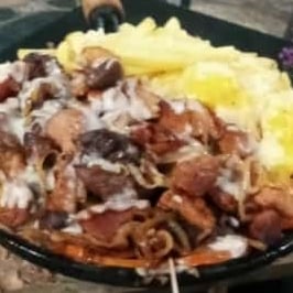 Foto da Porção de carne com fritas e mandioca  - receita de Porção de carne com fritas e mandioca  no DeliRec