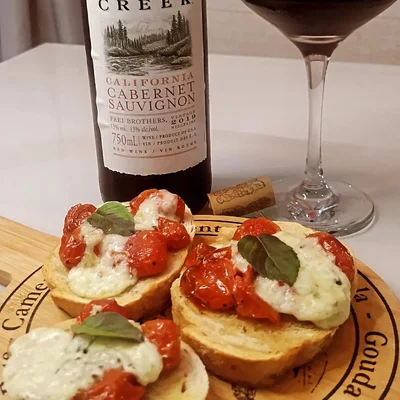 Recipe of Candied tomato and gorgonzola cheese bruschetta on the DeliRec recipe website