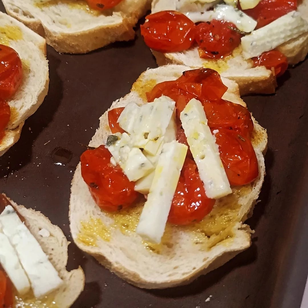 Foto della Bruschetta al pomodoro candito e gorgonzola - ricetta di Bruschetta al pomodoro candito e gorgonzola nel DeliRec