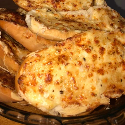 Recipe of homemade garlic bread on the DeliRec recipe website