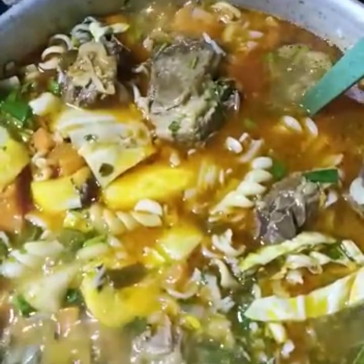 Foto da sopa de carne com macarrão  - receita de sopa de carne com macarrão  no DeliRec