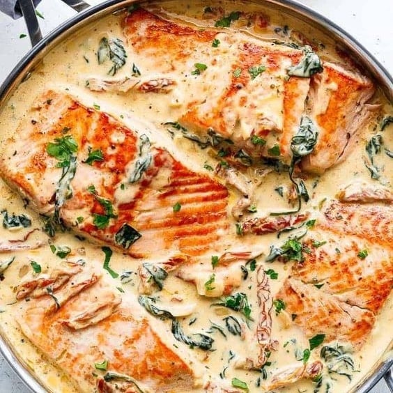 Photo of the Salmon in spinach sauce – recipe of Salmon in spinach sauce on DeliRec