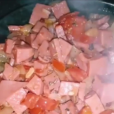 Recipe of Mortadella seasoned with onion and tomato on the DeliRec recipe website
