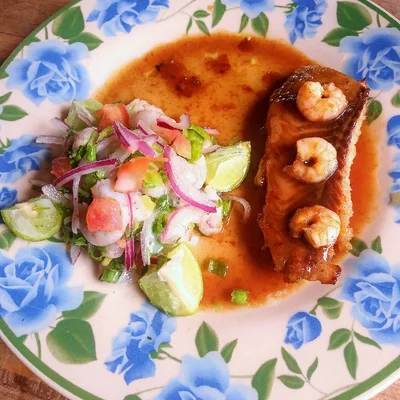 Receita de Filé de peixe caramelizado com melaço de Rapadura e mostarda + Ceviche de camarão no site de receitas DeliRec