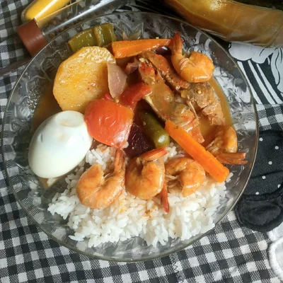 Recette de Poisson en sauce aux crevettes avec du riz sur le site de recettes DeliRec