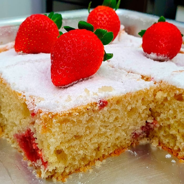 Photo of the Cake stuffed with strawberry – recipe of Cake stuffed with strawberry on DeliRec