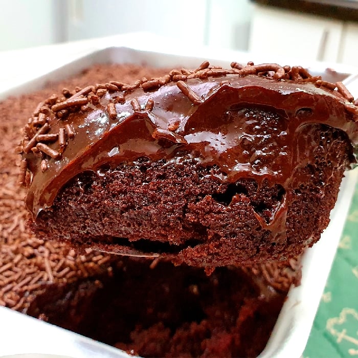 Photo of the Chocolate cake with brigadeiro – recipe of Chocolate cake with brigadeiro on DeliRec