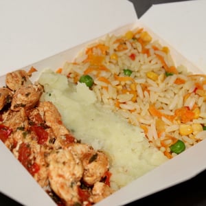 PF in the lunchbox - Margherita chicken + sweet potato puree + colored rice