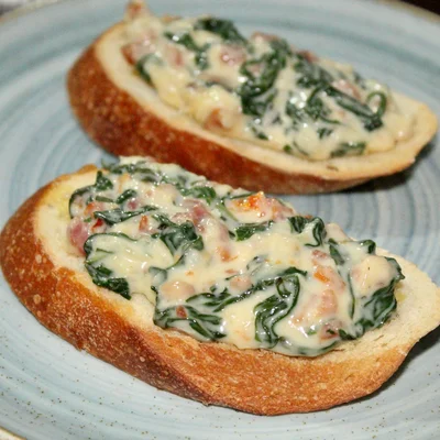 Recipe of Spinach and Bacon Bruschetta on the DeliRec recipe website