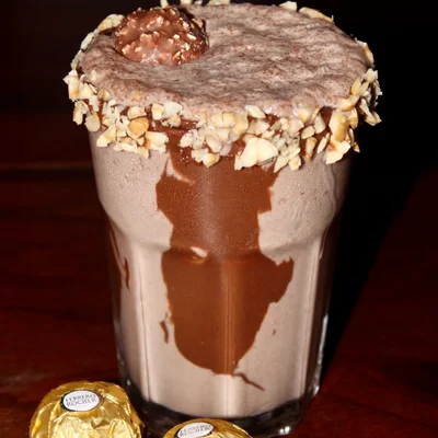 Recipe of Ferrero Rocher Milkshake on the DeliRec recipe website