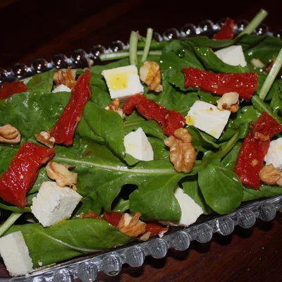Receita de Salada festiva de rúcula  no site de receitas DeliRec