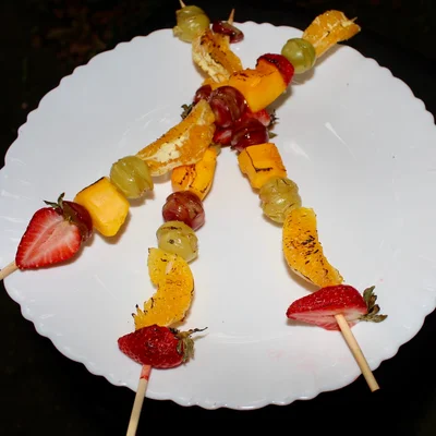 Receita de Espetinho de frutas grelhadas no site de receitas DeliRec