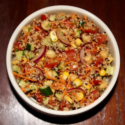 Receita de Salada colorida de quinoa  no site de receitas DeliRec