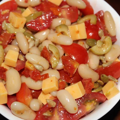 Recette de Salade spéciale de haricots blancs sur le site de recettes DeliRec