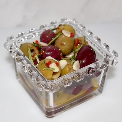 Recette de olives marinées sur le site de recettes DeliRec