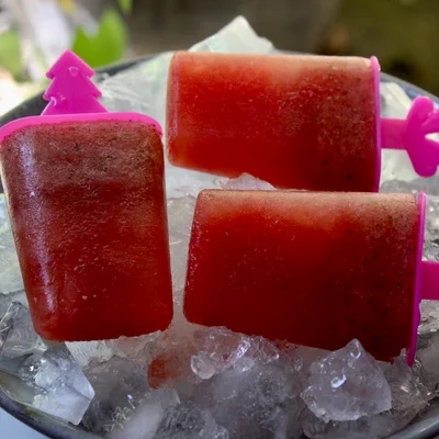 Recipe of Watermelon popsicle with mint 🍉 on the DeliRec recipe website