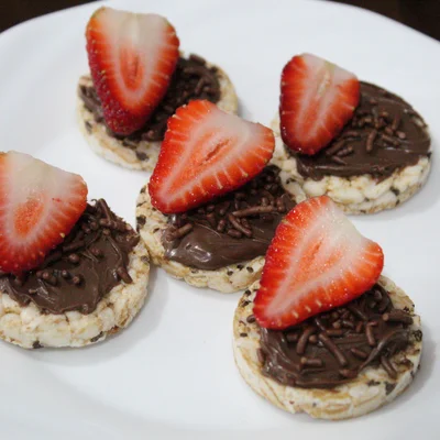 Recipe of Nutella canapes with strawberry on the DeliRec recipe website